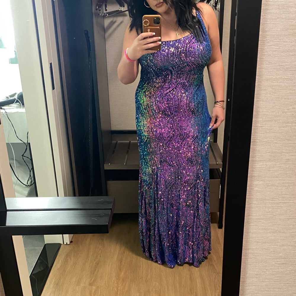 Worn one time it is a 14. Very well made and has stretch!